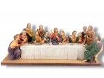 ARTE SACRA, uma (1) escultura confeccionada em resina representando Santa Ceia esmaltada em rica policromia da manufatura SANTINI CHRISTIMAS, acondicionado em caixa original medindo 16,5x41,5x13cm.