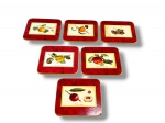 DIVERSOS, seis (6) porta copos da manufatura HARRODS confeccionados em cortiça com colagem de frutos e folhagens em policromia com borda em tom vermelho, sinais de uso e alguns manchados, medindo 10,5x10,5cm.