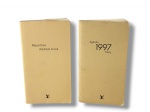 LOUIS VUITTON, dois (2) pequenos cadernos/agendas de coleção, composto por um Répertoire / Address Book e uma Agenda 1997 / Diary, ambos com capas em tom bege/dourado e monograma LV na parte inferior. Peças sem uso, porém, com marcas do tempo.