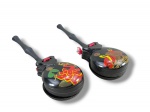 DIVERSOS, duas (2) castanholas confeccionadas em plástico rígido na tonalidade preta com pintura de figuras espanholas em policromia, medindo 18x5,5cm.