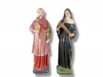 ARTE SACRA, lote com duas (2) imagens confeccionadas em estuque, sendo: A) 1 representando São Raimundo Nonato, esmaltado em policromia com realces em ouro, apresenta bicados, medindo 25,5cm e B) 1 representando Santa Teresinha, medindo 25,5cm de altura, apresenta bicados.