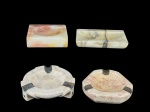 DIVERSOS, quatro (4) cinzeiros confeccionados em mármore/alabastro de modelos, tamanhos e decorações distintas, 1 colado e 3 com pequenos bicados, maior medindo 13,5x9cm. e menor 10,5x10,5cm.