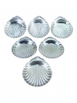 METAL PRATEADO, seis (6) petisqueiras no feitio de conchas marítimas confeccionadas em metal espessurado a prata da manufatura ONEIDA, medindo 11x9cm.
