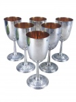 METAL PRATEADO, seis (6) taças para vinho confeccionadas em metal espessurado a prata da manufatura EBERLE, interior em verméil e base cinzelada por elementos vegetalistas com borda perolada, medindo 18x7cm.