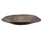 DIVERSOS, uma (1) grande fruteira confeccionada em madeira escura, medindo 10,5x62,5x42cm.