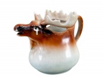 PORCELANA AUSTRÍACA, uma (1) leiteira no formato de alce confeccionada em porcelana na tonalidade branca com pintura na tonalidade marrom, apresenta leve falha, vide foto, medindo 11,5x15x8cm.