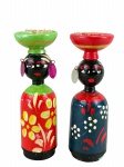 ESCULTURAS, duas (2) esculturas representando baianas confeccionadas em madeira entalhada com pintura em policromia, ausência do acabamento superior de ambas, medindo 16cm de altura.