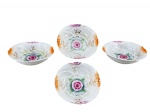 PORCELANAS, quatro (4) bowls confeccionados em porcelana na tonalidade branca, possivelmente originária da França, elementos vegetalistas em relevo na pasta, flores e folhagens em policromia com bordas em furtacor, 1 apresenta bicado na borda, medindo 13cm de diâmetro.