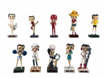 COLECIONISMO, lote com dez (10) esculturas confeccionadas em resina de modelos, tamanhos e decorações distintas representando Betty Boop (foi criada em 1930 pelo animador Grim Natwick para a série Talkartoon dos estúdios Fleischer e Paramount Pictures. Inicialmente concebida como uma cachorrinha poodle antropomórfica, ela rapidamente se transformou na primeira protagonista humana dos desenhos animados), medindo 14cm de altura.