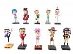 COLECIONISMO, lote com dez (10) esculturas confeccionadas em resina de modelos, tamanhos e decorações distintas representando Betty Boop (foi criada em 1930 pelo animador Grim Natwick para a série Talkartoon dos estúdios Fleischer e Paramount Pictures. Inicialmente concebida como uma cachorrinha poodle antropomórfica, ela rapidamente se transformou na primeira protagonista humana dos desenhos animados), duas apresentam pequenas quebras no pé, maior medindo 15cm e menor 13cm.
