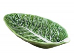 FAIANÇA PORTUGUESA, uma (1) fruteira oval confeccionada em faiança portuguesa no feitio de folha com esmaltagem na tonalidade verde, medindo 7x39x20,5cm.