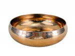 Metal cobreado - um (1) Bowl/fruteira baixa confeccionado em metal cobreado , manufatura Tok & Stok  com corpo arredondado e superfície interna martelada , medida : 8 x 22 cm , apresenta sinais de uso .