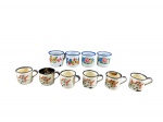 DIVERSOS / ÁGATA -  Lote composto por dez (10) canecas confeccionadas em ágata , decoração de frutos , flores e folhagens , medidas : 6 cm e 4,5 cm , apresentam pontos de oxidação