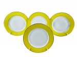 PORCELANA / RIO BRANCO - Lote com (4) pratos rasos em porcelana , com centro branco, larga aba em tom amarelo e filete dourado na borda . Medida :23 cm