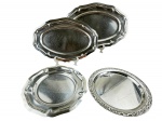 METAL INOX, lote com quatro (4) travessas em aço inox de modelos distintos, sendo 2 travessas ovais da manufatura WOLFF, medindo 45x31cm e 41x27,5cm, 1 redonda da manufatura WOLFF, medindo 32,5cm e 1 redonda da manufatura MERIDIONAL, medindo 31cm. Sinais de uso.