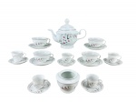 PORCELANA REAL, onze (11) peças confeccionadas em porcelana nacional na tonalidade branca, decorada por flores e folhagens em policromia e filete em ouro, sendo: A) 1 bule para chá, medindo 18x24,5x10cm, B) 1 açucareiro sem tampa, medindo 7,5x9cm, C) 4 xícaras para chá com seus respectivos pires, medindo 5,5x11x10cm e D) 5 xícaras para café com seus respectivos pires, medindo 5,5x7,5x5,5cm.