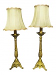 ABAJURES, par (2) de abajures para uma lâmpada confeccionados em bronze com pintura dourada, corpo balaustre cinzelado em folhagens, base tripoide em elementos vazados, bobeche circular no feitio de flor, cúpula em tecido com desgastes, apresenta adaptação no corpo, vide foto, medindo 54cm de altura sem a cúpula.
