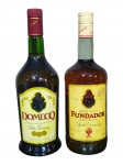BEBIDAS, lote com duas (2) garrafas, sendo: A) uma (1) garrafa Domecq, Pedro Domecq, bebida alcoólica mista de brandy e extrato de carvalho, 1L, 30% vol.; B) uma (1) garrafa Fundador Solera Reserva, Brandy de Jerez, Pedro Domecq, 100cl, 43% vol. Peças com tampas e rótulos originais, apresentando sinais do tempo, sem garantia de integridade do líquido.