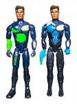 COLECIONISMO, lote composto por dois (2) bonecos de ação Max Steel, ambos da manufatura Mattel, em plástico, com corpos articulados e trajes estilo futurista/armadura, nas cores azul-marinho, preto, verde e azul-claro, um deles acompanhado de acessório em formato de arma. ambos bonecos apresenta marcação 2009 Mattel Inc., China, código R3657, medindo 29,5cm de altura.