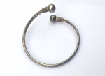 Vintage Luxo Jóias, Bracelete em Prata de Lei, Ajustável com duas Esferas nas extremidades, medindo aproximadamente 6,2cm. Peso total 7,61gr