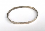 Vintage Luxo Jóias, Belo Bracelete em Prata de Lei, fecho Baioneta com trava. Medindo 65mm de diâmetro. Peso total 7,10gr