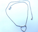 Vintage Luxo Jóias, Colar Coração, em Prata de Lei 925, Pingente Coração com Cristais, medindo 42 ajustável para 32cm. Fecho Bóia com parte interna em metal. Peso total 2,24gr