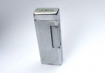 Vintage Coleção, Decoração, Isqueiro Dunhill London, Faiscando, fabricação Swiss Made, medindo 6,4cm. Iniciais JMC