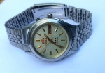 Vintage Coleção, Relógio Orient 3 Estrelas, Automático, 1970/80`s, Funcionando, todo original em Aço, medindo 35mm de diâmetro. Vidro Cristal, Segundeiro Central, Calendário Duplo de Câmbio Rápido, Cifras Douradas Polidas em Relevo. Fundo em Aço de Rosca. Pulseira Original Grande 21cm