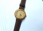 Vintage Coleção, Relógio Retrô, da Pierre Cardin imitando madeira, Quartz, medindo 41mm de diâmetro, Vidro Cristal, Segundeiro Central. Fundo em Aço de pressão. Máquina quartz funcionando. Leves marcas pelo tempo. Pulseira em couro nova.