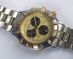 Fashion Luxo Coleção, Relógio Bulova Marine Star, Chronograph, Alarm, 100m, Quartz, Aço e Folheado, medindo 40mm de diâmetro. Vidro Cristal. 6 Ponteiros. Calendário de câmbio rápido na posição 6hs. Cifras polidas em relevo. Coroa posição 4hs. Botão de Alarme 3hs. Disparador de Crono com Bip posição 8hs. Fundo de rosca. Pulseira mista original com regulagem para pulsos de 18cm e com Trava de segurança. Não possui prova d`água. Leves Marcas pelo tempo. Funcionando, sem revisão recente