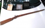 Vintage Coleção, Decoração, Espingarda Decorativa, Soca-Soca com vareta, mecanismos arma/ clica, patinada, madeira maciça, medindo 123,5cm