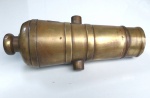 Vintage Coleção, Decoração, Coqueteleira em Formato de Canhão de Bronze, medindo 26,5 x 11cm. Pátina de envelhecimento natural, sem polimentos.