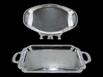 METAL INOX, duas (2) bandejas confeccionadas em aço inox, sendo: A) 1 oval com decoração vegetalista e gomos torcidos na borda, medindo 37x23cm e B) 1 retangular, decorada em gomos torcidos e fundo em elementos vegetalistas, medindo 41x23cm.