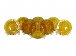 VIDROS, oito (8) pratos para sobremesa confeccionados em vidro na tonalidade âmbar, moldagem geométrica com centro floral, medindo 18cm.