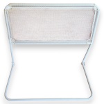 GRADE DE PROTEÇÃO PARA CAMA EXECUTADA EM AÇO TUBULAR COM PINTURA EPÓXI, APRESENTANDO TELA CENTRAL EM MATERIAL SINTÉTICO, ARTICULÁVEL E DOBRÁVEL, MEDINDO 54 X 58 CM. APRESENTA MARCAS DO TEMPO, USO, DESGASTES E/OU PEQUENAS IMPERFEIÇÕES COMPATÍVEIS COM SUA UTILIZAÇÃO E ESTADO DE CONSERVAÇÃO, CONFORME FOTOS EXTRAS.