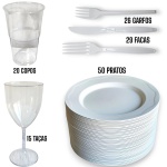 CONJUNTO DE UTENSÍLIOS DESCARTÁVEIS PARA FESTAS E EVENTOS, EXECUTADOS EM MATERIAL PLÁSTICO COMPOSTO POR 140 (CENTO E QUARENTA) PEÇAS, SENDO: 50 (CINQUENTA) PRATOS RASOS, MEDINDO 26,5 CM CADA; 26 (VINTE E SEIS) GARFOS; 29 (VINTE E NOVE) FACAS; 20 (VINTE) COPOS 300ML E 15 (QUINZE) TAÇAS, MEDINDO 18,5 X 8 CM CADA. ALGUNS ITENS NUNCA USADOS, APRESENTAM MARCAS DE ARMAZENAMENTO E/OU MANUSEIO, CONFORME FOTOS EXTRAS. 