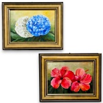 ASSINATURA NÃO IDENTIFICADA - CONJUNTO DE OBRAS EM ÓLEO SOBRE TELA, REPRESENTANDO COMPOSIÇÕES FLORAIS, SENDO HORTÊNSIAS E FLORES DE HIBISCO, RICAMENTE POLICROMADAS, EMOLDURADAS. ACID. MEDINDO 22,5 X 28,5 CM (TELA 16 X 22 CM) CADA. APRESENTAM MARCAS DO TEMPO, USO, DESGASTES E/OU PEQUENAS IMPERFEIÇÕES COMPATÍVEIS COM SUA UTILIZAÇÃO E ESTADO DE CONSERVAÇÃO, SENDO A MOLDURA DA OBRA REPRESENTANDO HIBISCO COM AVARIA/DANO, CONFORME FOTOS EXTRAS.