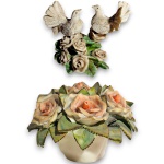 CONJUNTO DE ESCULTURAS EXECUTADAS EM RESINA COM RICA MODELAGEM DAS FLORES, FOLHAGENS E TEXTURAS NATURALISTASCOMPOSTO POR DUAS PEÇAS, SENDO: UMA, REPRESENTANDO CASAL DE PÁSSAROS, SOBRE BASE COM ROSAS EM RELEVO, MEDINDO 8 X 10 X 8 CM E UMA, REPRESENTANDO ARRANJO FLORAL COM ROSAS EM VASO, MEDINDO 10 X 14 CM. APRESENTAM MARCAS DO TEMPO, USO, DESGASTES NA PATINAÇÃO E/OU PEQUENAS IMPERFEIÇÕES COMPATÍVEIS COM SUA UTILIZAÇÃO E ESTADO DE CONSERVAÇÃO, CONFORME FOTOS EXTRAS.