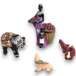 CONJUNTO DECORATIVO EXECUTADO EM MATERIAIS, TÉCNICAS, MARCAS, MODELOS, MEDIDAS, FORMATOS, TAMANHOS, UTILIDADES E PROCEDÊNCIAS DIVERSOS COMPOSTO POR QUATRO PEÇAS, SENDO: UMA EM RESINA, REPRESENTANDO AFRICANA UVEIRA, MEDINDO 12 X 9 X 5 CM; UMA EM MADEIRA REVESTIDA, REPRESENTANDO ELEFANTE, MEDINDO 5 X 8 X 4,5 CM; UMA EM PEDRA NATURAL, REPRESENTANDO ELEFANTE COM TROMBA PARA CIMA, MEDINDO 4 X 5 X 1 CM CM E UMA EM RESINA, REPRESENTANDO ELEFANTE COM TROMBA PARA CIMA, MEDINDO 5 CM. APRESENTAM MARCAS DO TEMPO, USO, DESGASTES NA PATINAÇÃO, PEQUENAS PERDAS E/OU IMPERFEIÇÕES COMPATÍVEIS COM SUA UTILIZAÇÃO E ESTADO DE CONSERVAÇÃO, CONFORME FOTOS EXTRAS.