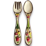 CONJUNTO DECORATIVO PARA PAREDE EXECUTADO EM CERÂMICA ESMALTADA E VITRIFICADA, COMPOSTO POR DUAS PEÇAS, SENDO COLHER E GARFO DECORATIVOS, COM ORNAMENTAÇÃO POLICROMADA EM MORANGOS E FOLHAGENS. MEDINDO 41 CM CADA. APRESENTAM MARCAS DO TEMPO, USO, PEQUENOS RISCOS, CRAQUELÊS NO ESMALTE, DESGASTES E/OU IMPERFEIÇÕES COMPATÍVEIS COM SUA UTILIZAÇÃO E ESTADO DE CONSERVAÇÃO, CONFORME FOTOS EXTRAS.