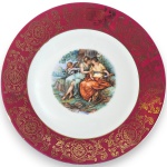 PRATO DECORATIVO, MADE IN GERMANY, EXECUTADO EM PORCELANA ESMALTADA E VITRIFICADA ORNADO COM CENA GALANTE REPRESENTANDO FIGURAS FEMININAS EM PAISAGEM CAMPESTRE, COM RICA DOURAÇÃO EM PADRONAGEM ORNAMENTAL NA ABA, DECORAÇÃO POLICROMADA, ACABAMENTO BRILHANTE E FILETAGEM DOURADA, MEDINDO 19,5 CM. APRESENTA MARCAS DO TEMPO, USO, PEQUENOS RISCOS, DESGASTES NA DOURAÇÃO E/OU IMPERFEIÇÕES COMPATÍVEIS COM SUA UTILIZAÇÃO E ESTADO DE CONSERVAÇÃO, CONFORME FOTOS EXTRAS.