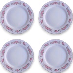CONJUNTO, PARTE DE SERVIÇO DE JANTAR, MADE IN CHINA, EXECUTADO EM PORCELANA ESMALTADA E VITRIFICADA, COM DELICADA DECORAÇÃO FLOREADA POLICROMADA EM PADRÃO RAMALHETES E DETALHES DE GUIRLANDAS NAS BORDAS RECORTADAS DE ABAS REBAIXADAS, COMPOSTO POR QUATRO PRATOS RASOS, MEDINDO 22,5 CM CADA. APRESENTAM MARCAS DO TEMPO, USO, CRAQUELÊS, PEQUENOS RISCOS, DESGASTES E/OU IMPERFEIÇÕES COMPATÍVEIS COM SUA UTILIZAÇÃO E ESTADO DE CONSERVAÇÃO, CONFORME FOTOS EXTRAS.