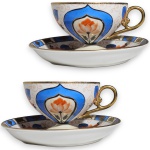 MEITO - CONJUNTO PARA CHÁ, MADE IN JAPAN, EXECUTADO EM FINA PORCELANA, ALÇA ORNAMENTADA COM VOLUTAS E RELEVOS, APRESENTANDO DECORAÇÃO INSPIRADA NO GOSTO ORIENTAL COM RESERVAS EXIBINDO GRANDES MOTIVOS FLORAIS, RAMAGENS ESTILIZADAS E DETALHES EM DOURADO NA BORDA E ALÇA COMPOSTO POR QUATRO PEÇAS, SENDO: DUAS XÍCARAS, MEDINDO 5,5 X 10 X 8 CM CADA E SEUS REPECTIVOS PIRES, MEDINDO 12,5 CM CADA. APRESENTA BICADO EM UMA DAS XÍCARAS, MARCAS DO TEMPO, USO, PEQUENOS RISCOS, DISCRETOS DESGASTES NO DOURADO PERIFÉRICO E/OU IMPERFEIÇÕES COMPATÍVEIS COM SUA UTILIZAÇÃO E ESTADO DE CONSERVAÇÃO, CONFORME FOTOS EXTRAS.