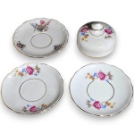 SCHMIDT - CONJUNTO DE PEÇAS PARA REPOSIÇÃO EXECUTADAS EM PORCELANA, COM BORDAS ONDULADAS, APRESENTANDO DECORAÇÃO FLORAL COM RAMOS E FLORES, RICA ORNAMENTAÇÃO EM VIBRANTE DOURADO NAS BORDAS E NO PEGADOR, COMPOSTO POR QUATRO PEÇA, SENDO: PIRES PARA CHÁ, MEDINDO 14,5 CM, DOIS PIRES PARA CHÁ, MEDINDO 14 CM CADA E TAMPA PARA MANTEIGUEIRA, MEDINDO 7,5 X 10 CM. APRESENTAM MARCAS DO TEMPO, USO, PEQUENOS RISCOS, DISCRETOS DESGASTES NO DOURADO PERIFÉRICO E/OU IMPERFEIÇÕES COMPATÍVEIS COM SUA UTILIZAÇÃO E ESTADO DE CONSERVAÇÃO, CONFORME FOTOS EXTRAS.