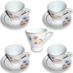 SCHMIDT - CONJUNTO PARA CAFÉ EXECUTADO EM PORCELANA VITRIFICADA E ESMALTADA RICAMENTE ORNADA COM ROSAS E FOLHAGENS NA TÉCNICA DITA DECALQUE EM DELICADA POLICROMIA COMPOSTO POR NOVE PEÇAS, SENDO: CINCO XÍCARAS, MEDINDO 6,5 X 8,5 X 6,5 CM CADA E SEUS RESPECTIVOS PIRES, MEDINDO 11 CM CADA. APRESENTAM MARCAS DO TEMPO, USO, PEQUENOS RISCOS, DISCRETOS DESGASTES NO DOURADO PERIFÉRICO E/OU IMPERFEIÇÕES COMPATÍVEIS COM SUA UTILIZAÇÃO E ESTADO DE CONSERVAÇÃO, CONFORME FOTOS EXTRAS.