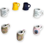 CONJUNTO DE MINI TANKARDS EXECUTADOS EM CERÂMICA ESMALTADA E VITRIFICADA, APRESENTANDO TÉCNICAS, MARCAS, MODELOS, MEDIDAS, UTILIDADES E PROCEDÊNCIAS DIVERSOS, COMPOSTO POR SETE PEÇAS, SENDO: DOIS, MARCA CERAMARTE, ORNADAS COM ARMAS DO `13º RI` (13º REGIMENTO DE INFANTARIA), MEDINDO 5,5 X 7 X 5 CM CADA; DOIS MODELADAS EM FORMATO DE CANECA DE CHOPP ANTARCTICA, MEDINDO 5,5 X 7 X 5,5 CM CADA E TRÊS, MARCA CERAMARTE, EM FORMATO DE BARRIL COM RELEVOS FITOMÓRFICOS E MEDALHÕES, MEDINDO 5 X 5,5 X 4 CM CADA. UMA DAS PEÇAS APRESENTA FIO DE CABELO. APRESENTAM MARCAS DO TEMPO, USO, PEQUENOS RISCOS, MANCHAS, PEQUENAS AVARIAS E/OU IMPERFEIÇÕES COMPATÍVEIS COM SUA UTILIZAÇÃO E ESTADO DE CONSERVAÇÃO, CONFORME FOTOS EXTRAS.