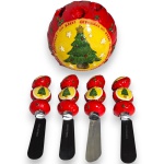 CONJUNTO PARA PETISCOS EXECUTADO EM RESINA MODELADA COM TEMÁTICA NATALINA, COMPOSTO POR CINCO PEÇAS, SENDO: BASE EXPOSITORA EM FORMATO ESFÉRICO DE ORNAMENTO NATALINO, APRESENTANDO MEDALHÃO CENTRAL EM RELEVO COM ÁRVORE DE NATAL DECORADA, ESTRELAS COADJUVANTES EM RELEVO E INSCRIÇÃO CIRCULAR MERRY CHRISTMAS COM ARREMATES EM FILETAGEM DOURADA, MEDINDO 8,5 X 7 X 9 CM, ACOMPANHADA DE QUATRO ESPÁTULAS PARA PATÊ COM LÂMINAS EM AÇO INOXIDÁVEL E PEGAS ORNATO DE ÁRVORE NATALINA EM RELEVO DA BASE, MEDINDO 11,5 CM CADA. APRESENTAM MARCAS DO TEMPO, USO, PEQUENOS RISCOS, MANCHAS, PEQUENOS DESGASTES E/OU IMPERFEIÇÕES COMPATÍVEIS COM SUA UTILIZAÇÃO E ESTADO DE CONSERVAÇÃO, CONFORME FOTOS EXTRAS. 