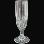 VASO EM CRISTAL, REPRESENTANDO TAÇA, EXECUTADO EM CRISTAL TRANSLÚCIDO LAPIDADO, COM CÁLICE DE CORPO CANELADO E LAPIDAÇÃO EM FACETAS DIAMANTE NA PARTE INFERIOR, SOBRE HASTE CURTA E BASE CIRCULAR RELEVADA, MEDINDO 17,5 X 5 CM. APRESENTA MARCAS DO TEMPO, USO, DESGASTES E/OU PEQUENAS IMPERFEIÇÕES COMPATÍVEIS COM SUA UTILIZAÇÃO E ESTADO DE CONSERVAÇÃO, CONFORME FOTOS EXTRAS. ESCLAREÇA TODAS AS DÚVIDAS ANTES DE EFETUAR SEU LANCE, QUE SERÁ CONSIDERADO IRREVOGÁVEL E IRRETRATÁVEL. CONSULTE PREVIAMENTE OS TERMOS E CONDIÇÕES DISPONÍVEIS NO SITE. CONTATO (21) 98264-3000.