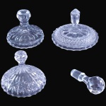 CONJUNTO PARA REPOSIÇÃO EXECUTADO EM VIDRO TRANSLÚCIDO MOLDADO E LAPIDADO, COM PADRÕES DE DECORAÇÃO GEOMÉTRICA EM RELEVO, INCLUINDO FACETAS RADIANTES, SEÇÕES EM PONTAS DE DIAMANTE E CANELADOS, COMPOSTO POR QUATRO PEÇAS, SENDO:  TAMPA COM PEGA OCTAGONAL, MEDINDO 8,5 X 10,5 CM; TAMPA COM PEGA FACETADA, MEDINDO 9,5 X 13 CM; TAMPA COM PEGA BULBOSA CANELADA, MEDINDO 9 X 10,5 CM E TAMPA, DITA ROLHA, EM LAPIDAÇÃO ESPELHADA, MEDINDO 10,5 CM, APRESENTAM MARCAS DO TEMPO, USO, DESGASTES E/OU IMPERFEIÇÕES COMPATÍVEIS COM SUA UTILIZAÇÃO E ESTADO DE CONSERVAÇÃO, CONFORME FOTOS EXTRAS. ESCLAREÇA TODAS AS DÚVIDAS ANTES DE EFETUAR SEU LANCE, QUE SERÁ CONSIDERADO IRREVOGÁVEL E IRRETRATÁVEL. CONSULTE PREVIAMENTE OS TERMOS E CONDIÇÕES DISPONÍVEIS NO SITE. CONTATO (21) 98264-3000.