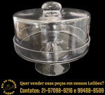 BOLEIRA EXECUTADA EM VIDRO, HASTE SOBRE BASE CIRCULAR, MEDINDO 25 X 24 X 24 CM. ACOMPANHA RESPECTIVA TAMPA. APRESENTA MARCAS DO TEMPO, USO E PEQUENAS IMPERFEIÇÕES SUPERFICIAIS COMPATÍVEIS COM SUA UTILIZAÇÃO E ESTADO DE CONSERVAÇÃO, E PEQUENOS BICADOS NA BORDA DA BASE, CONFORME FOTOS EXTRAS. ESCLAREÇA TODAS AS DÚVIDAS ANTES DE EFETUAR SEU LANCE, QUE SERÁ CONSIDERADO IRREVOGÁVEL E IRRETRATÁVEL. CONSULTE PREVIAMENTE OS TERMOS E CONDIÇÕES DISPONÍVEIS NO SITE. CONTATO (21) 98264-3000.